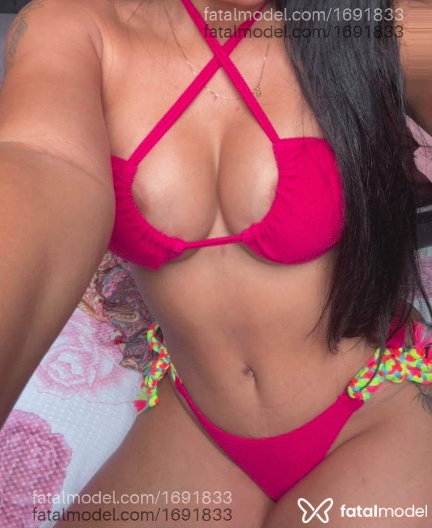 Acompanhante mulher morena (o) de olhos pretos - Lunna Acompanhante mulher morena (o) de olhos pretos - Lunna