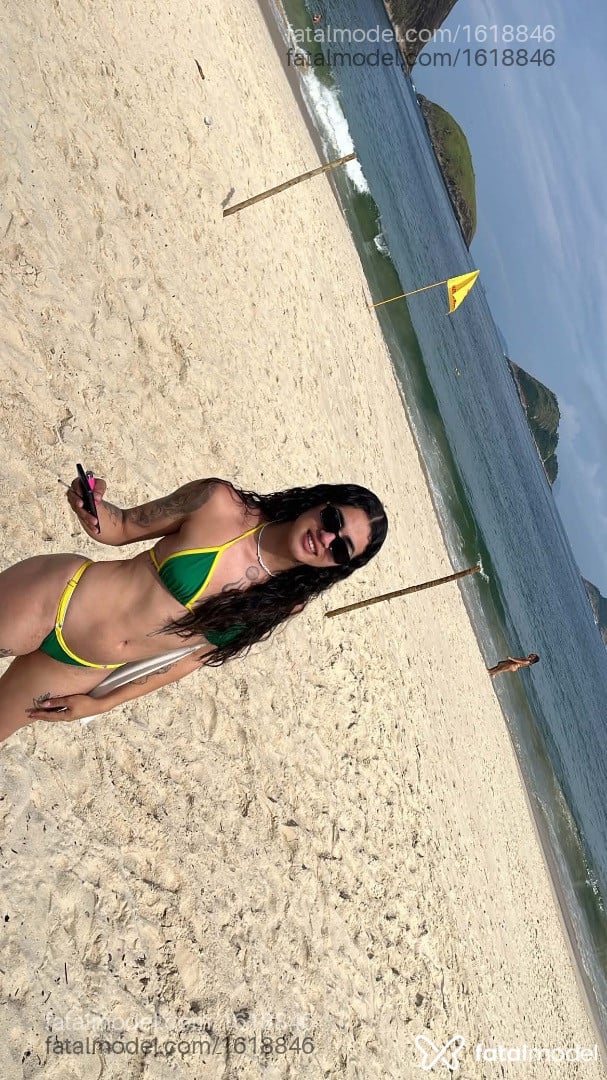 Acompanhante mulher trans com cabelo castanho de olhos castanhos - Thauanee meloni