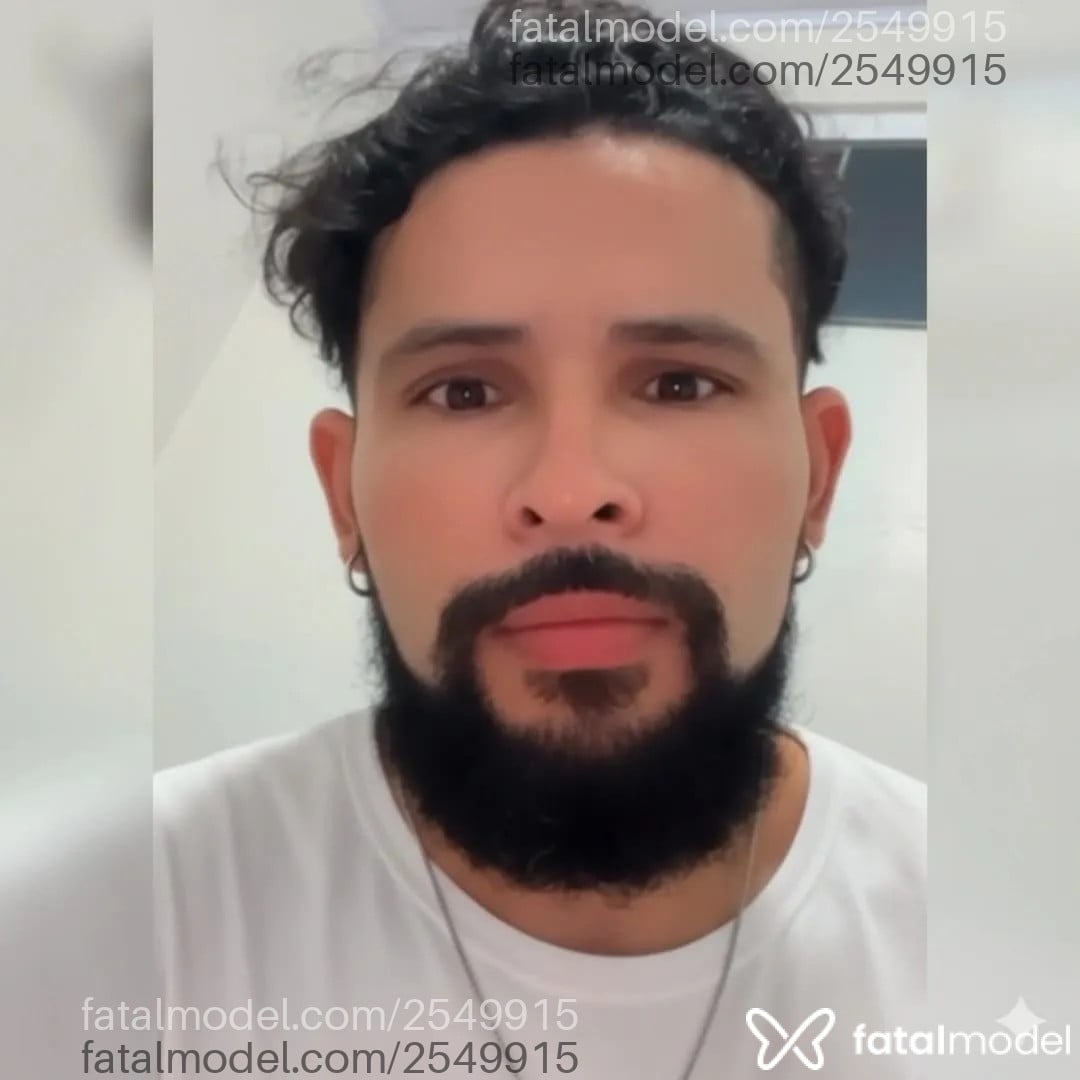 Acompanhante homem com cabelo castanho de olhos castanhos - Daemon Sousa
