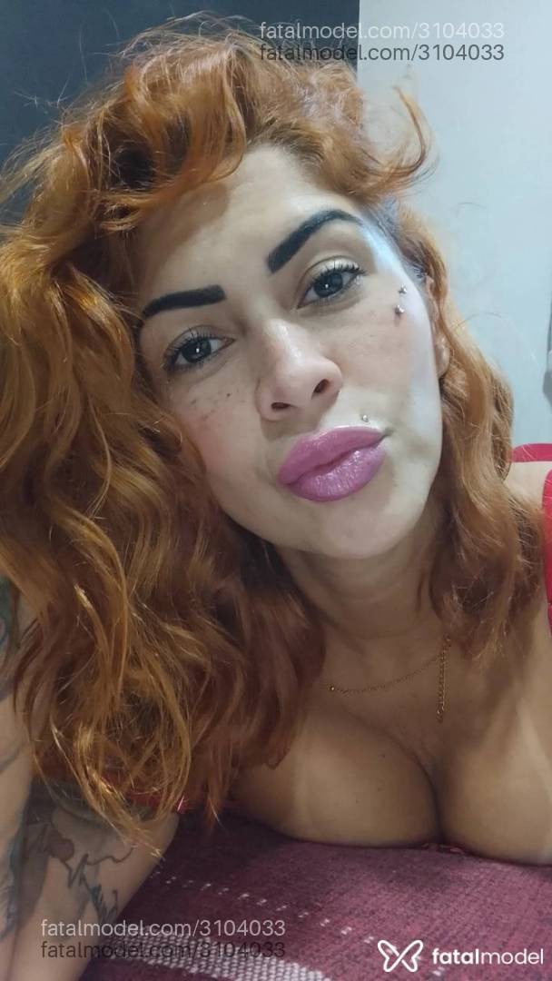 Acompanhante mulher ruiva (o) de olhos castanhos - Carmem Smith