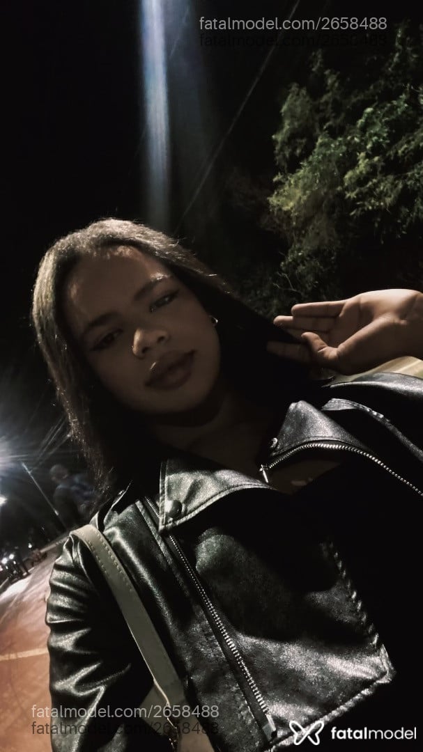 Acompanhante mulher trans morena (o) de olhos castanhos - Vitória