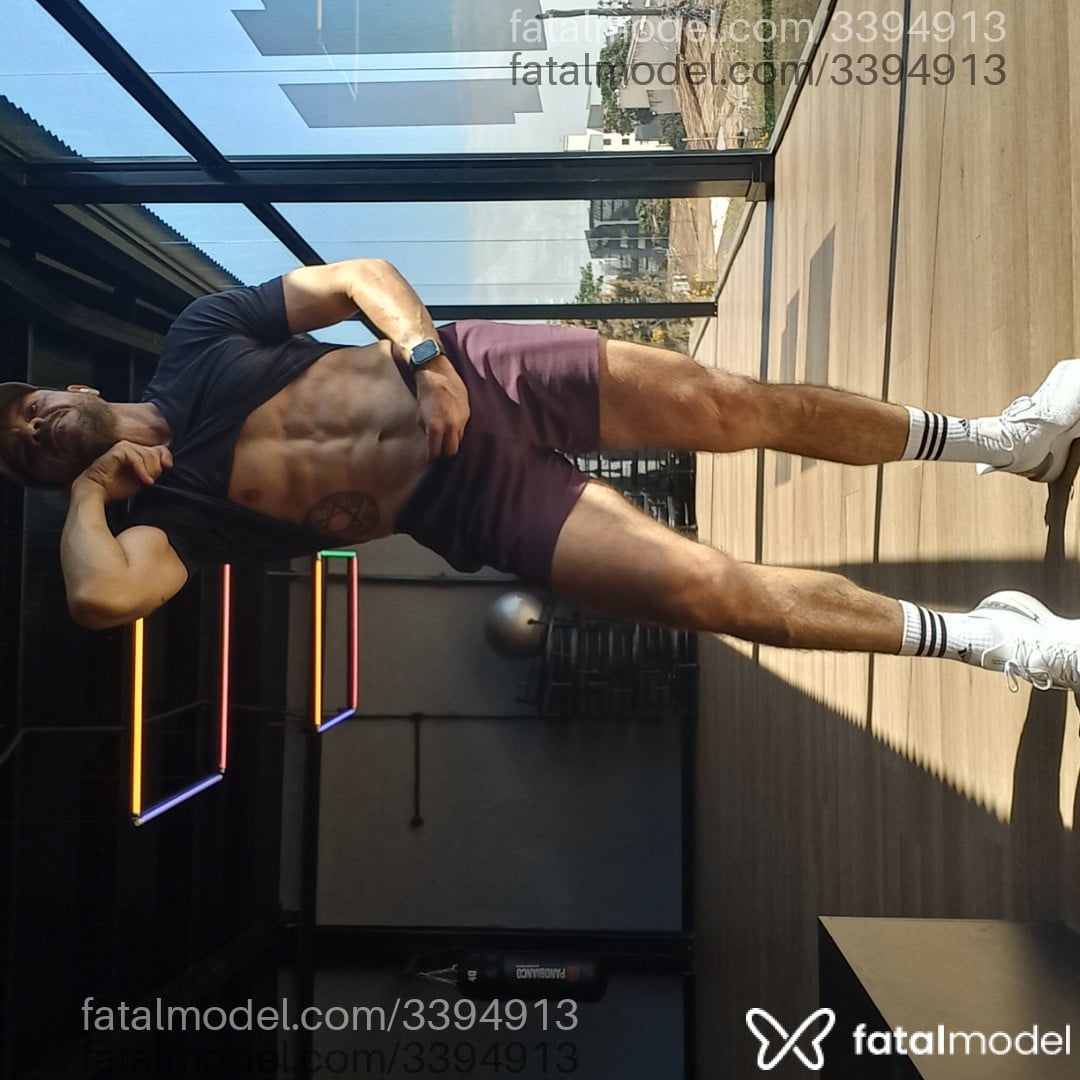 Acompanhante homem com cabelo castanho de olhos pretos - Ricardo Santos
