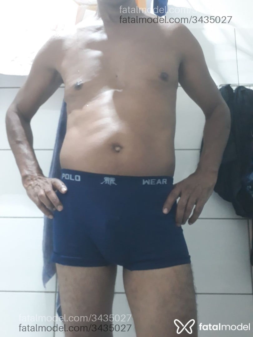 Acompanhante homem morena (o) de olhos pretos - Oliveira Acompanhante homem morena (o) de olhos pretos - Oliveira