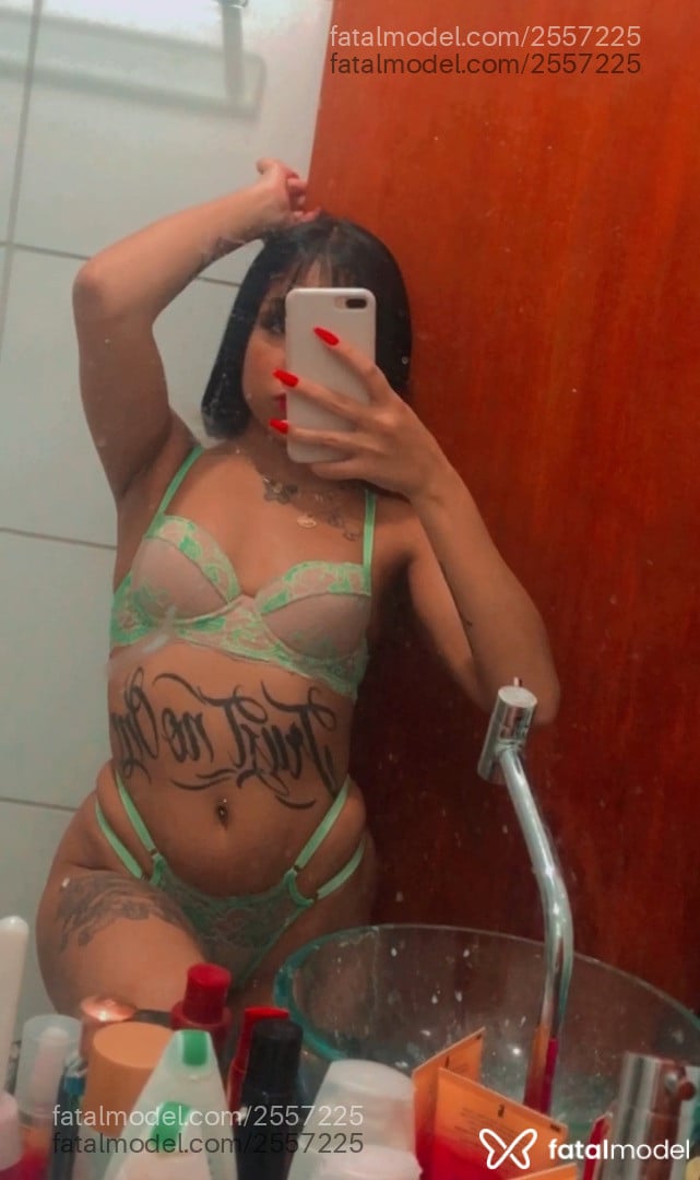 Acompanhante mulher morena (o) de olhos pretos - Luísa