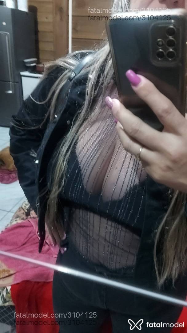 Acompanhante mulher loira (o) de olhos castanhos em São José - Pâmela