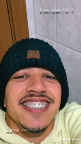 Acompanhante homem com cabelo castanho de olhos mel - Hugo Santos Acompanhante homem com cabelo castanho de olhos mel - Hugo Santos