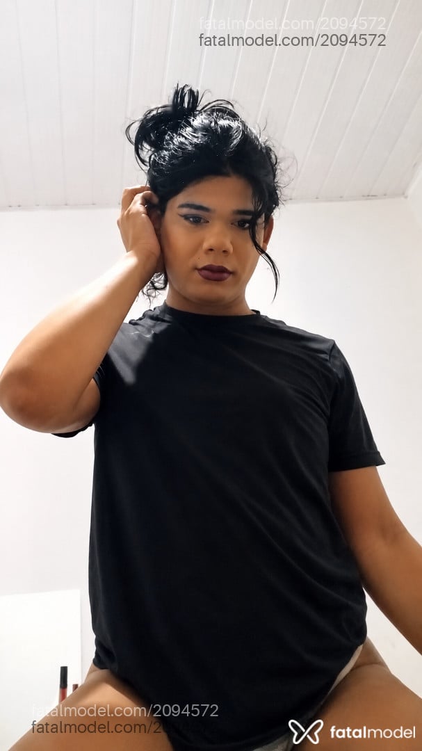 Acompanhante mulher trans loira (o) de olhos pretos - Angel Gabriele