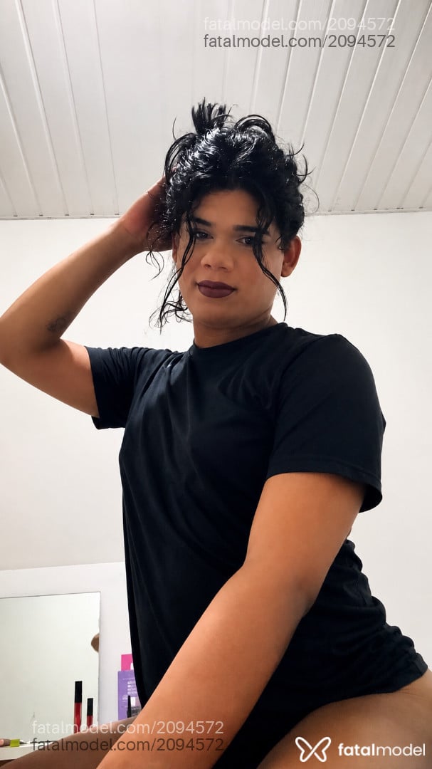 Acompanhante mulher trans loira (o) de olhos pretos - Angel Gabriele
