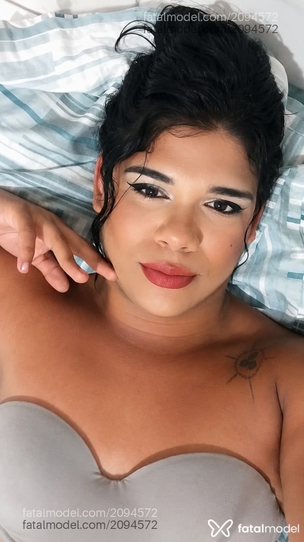 Acompanhante mulher trans loira (o) de olhos pretos - Angel Gabriele