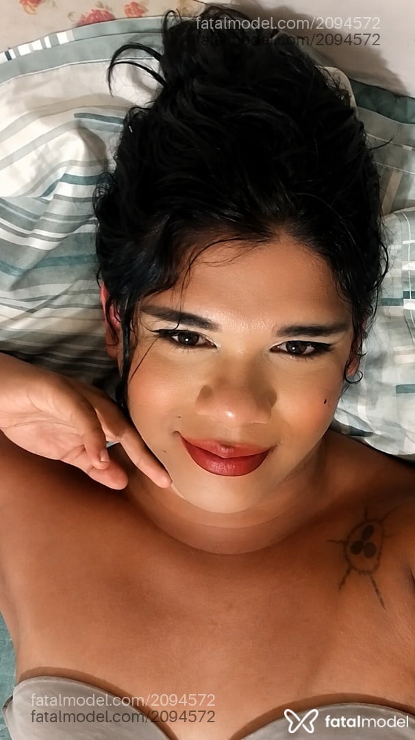 Acompanhante mulher trans loira (o) de olhos pretos - Angel Gabriele