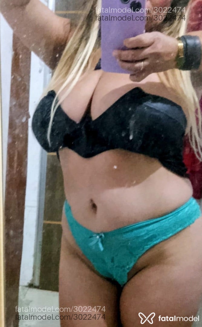 Acompanhante mulher loira (o) de olhos pretos - Morgana