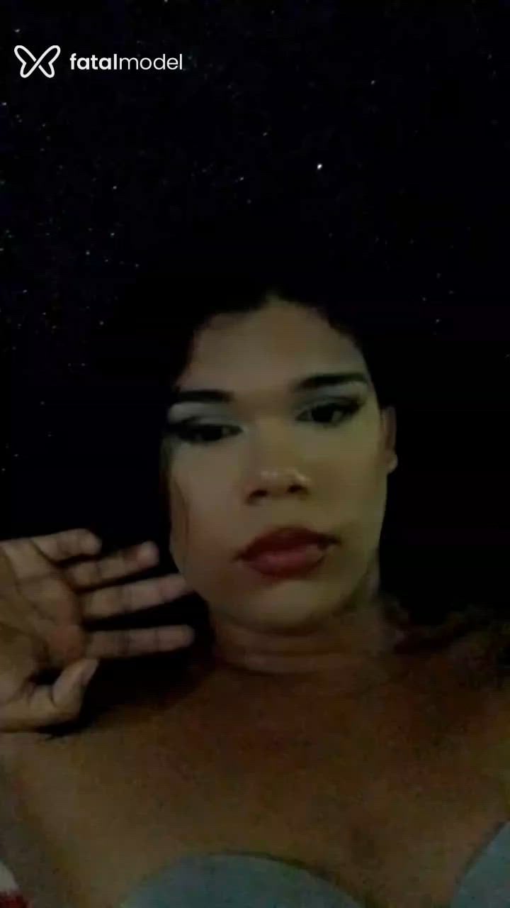 Acompanhante mulher trans loira (o) de olhos pretos - Angel Gabriele