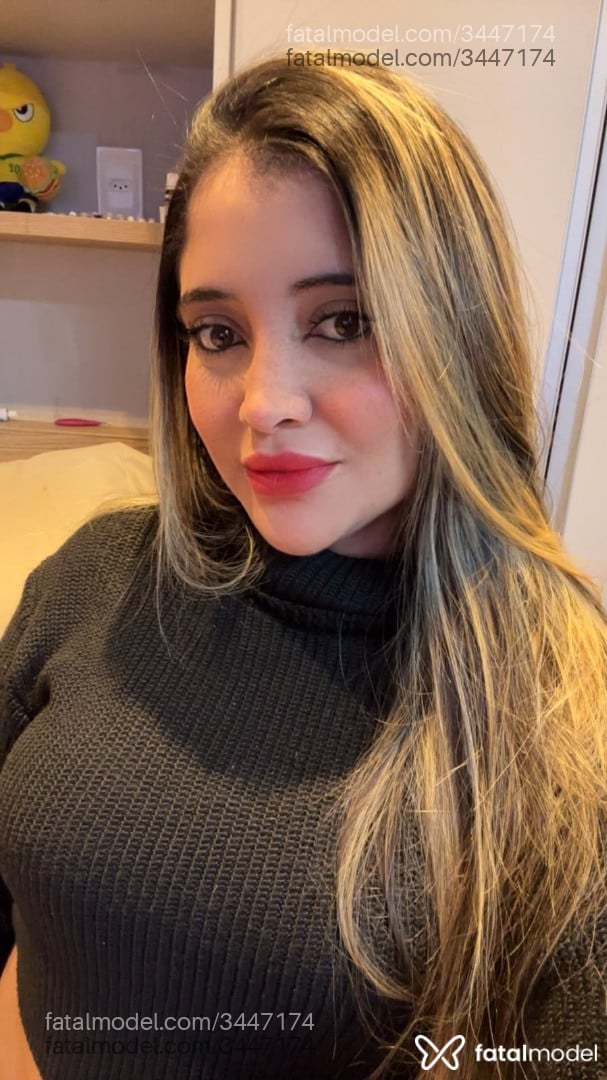 Acompanhante mulher loira (o) de olhos mel - Carol