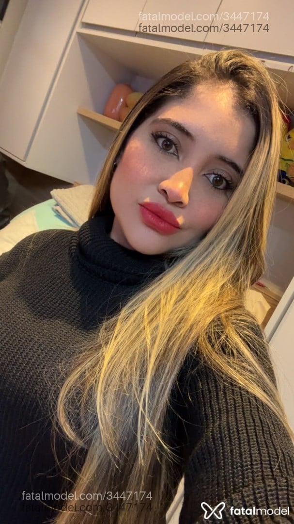 Acompanhante mulher loira (o) de olhos mel - Carol