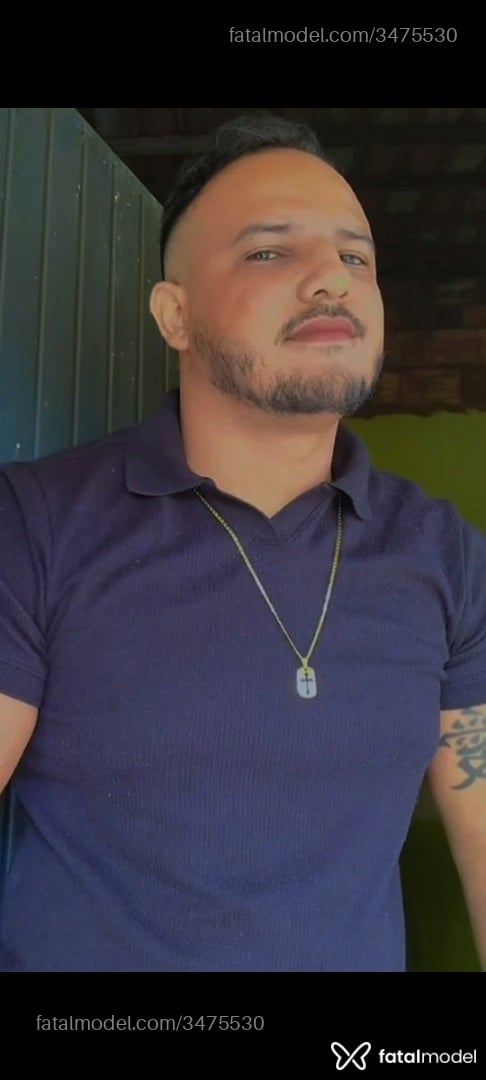 Acompanhante homem com cabelo castanho de olhos pretos - Bruno
