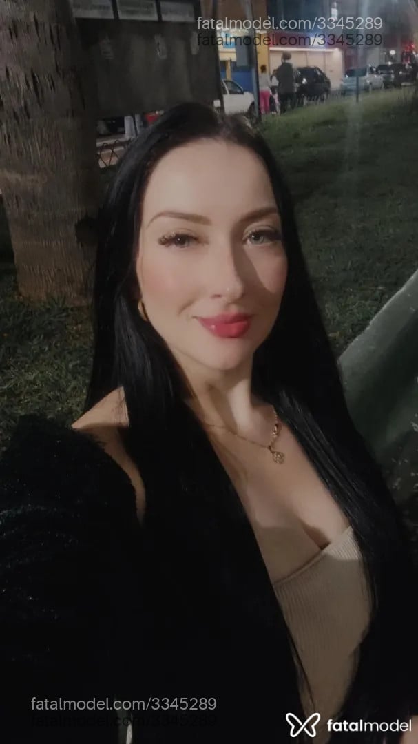 Acompanhante mulher morena (o) de olhos azuis - Paola Acompanhante mulher morena (o) de olhos azuis - Paola