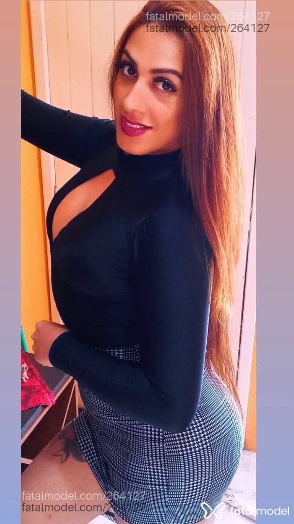 Acompanhante mulher trans com cabelo castanho de olhos castanhos - Dafinny Msagens
