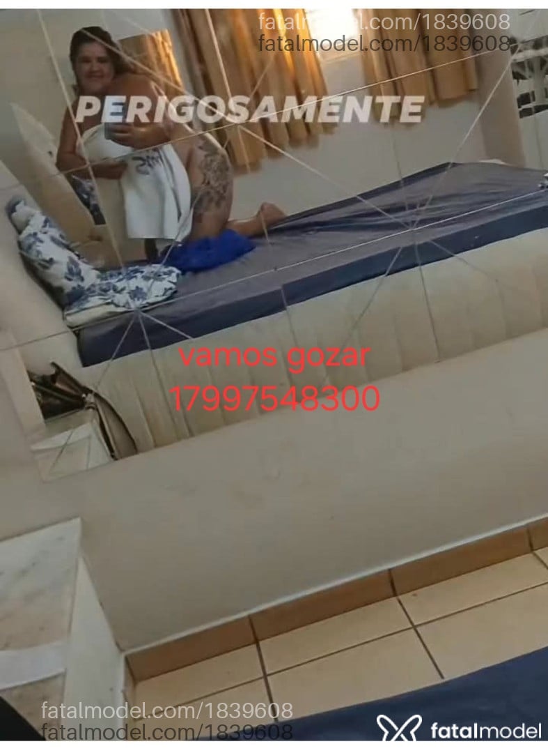 Acompanhante mulher com cabelo castanho de olhos castanhos - Débora