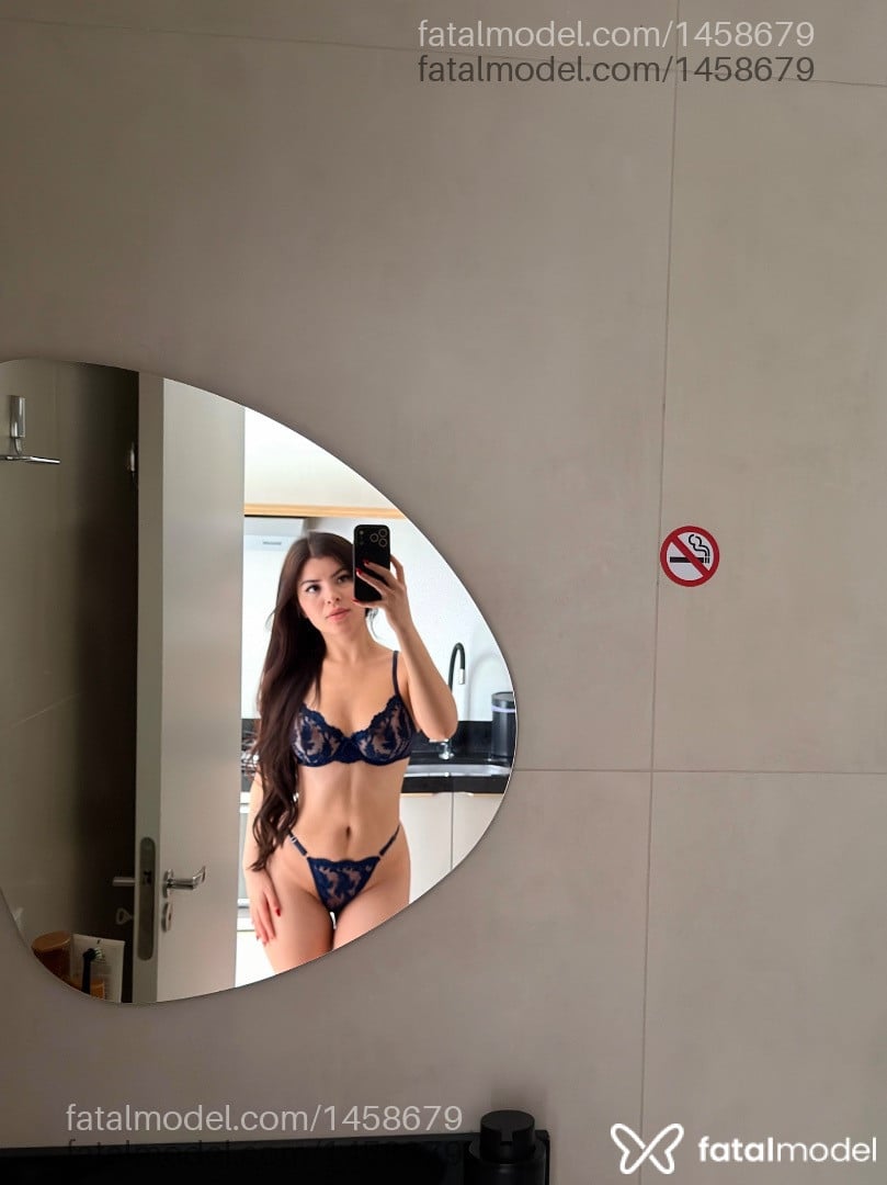 Acompanhante mulher com cabelo castanho de olhos castanhos - Thalita