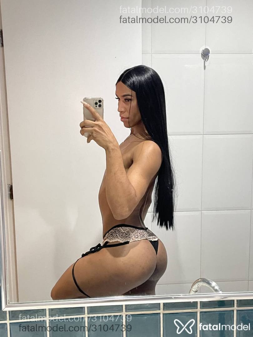 Acompanhante mulher trans morena (o) de olhos pretos - Kelly