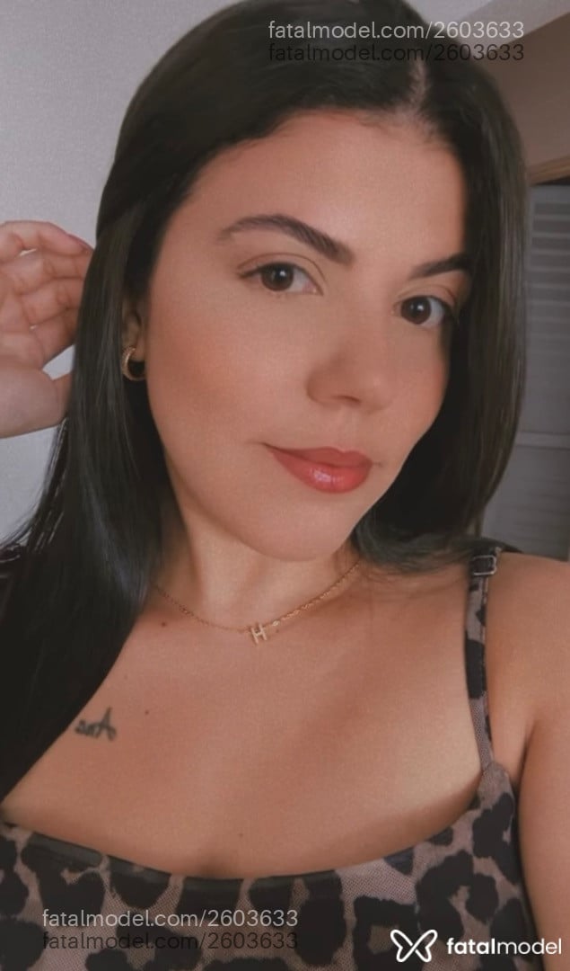 Acompanhante mulher com cabelo castanho de olhos castanhos - Karis
