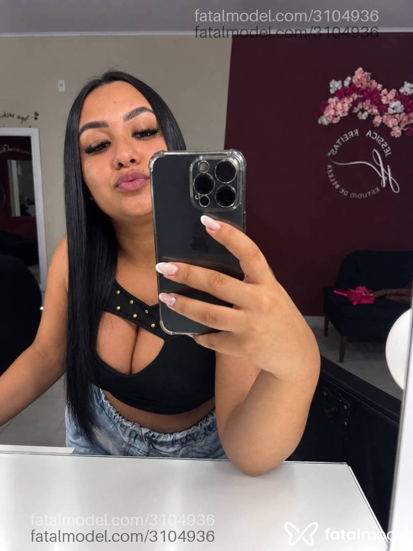 Acompanhante mulher morena (o) de olhos castanhos - Nayara Silva