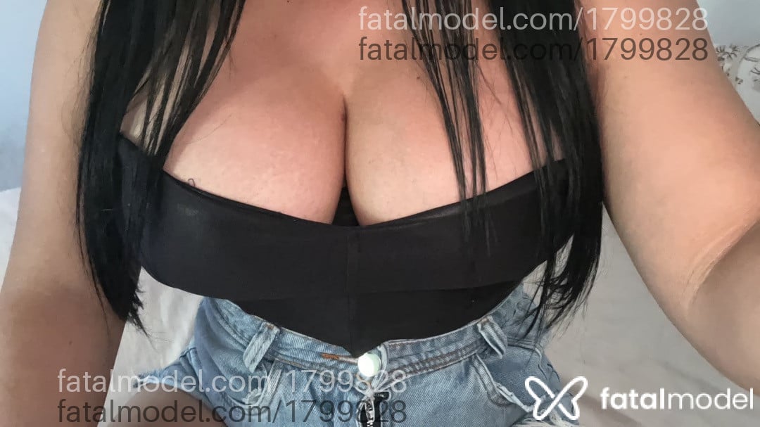 Acompanhante mulher morena (o) de olhos castanhos - Siih