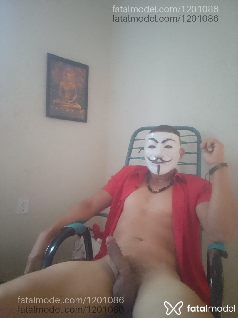 Acompanhante homem com cabelo castanho de olhos castanhos - Victor Hugo