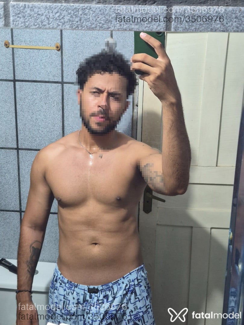 Acompanhante homem com cabelo castanho de olhos castanhos - Nicolas