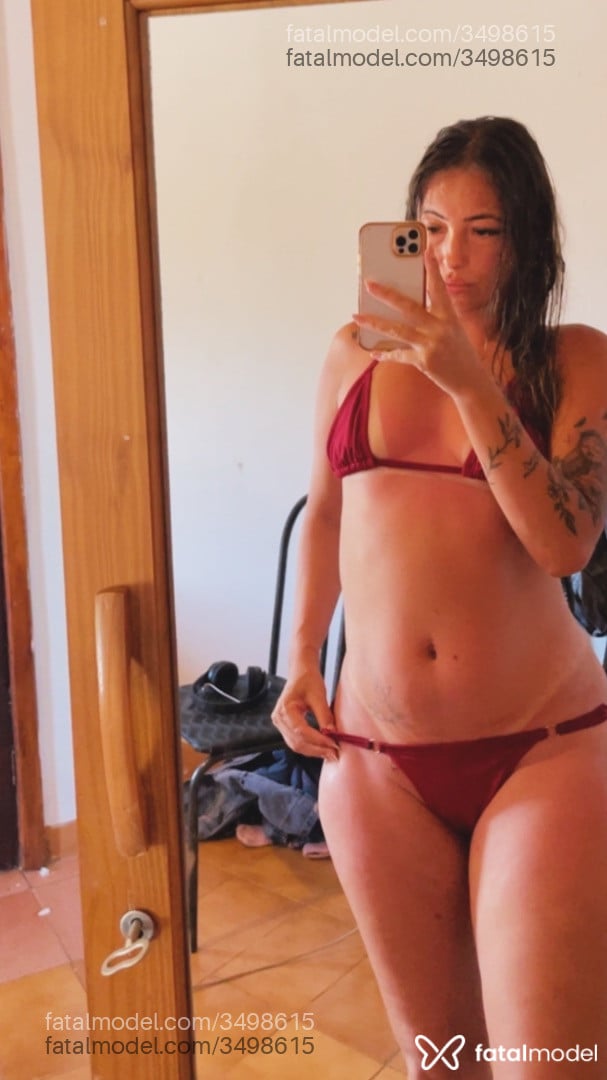 Acompanhante mulher loira (o) de olhos castanhos - Engel