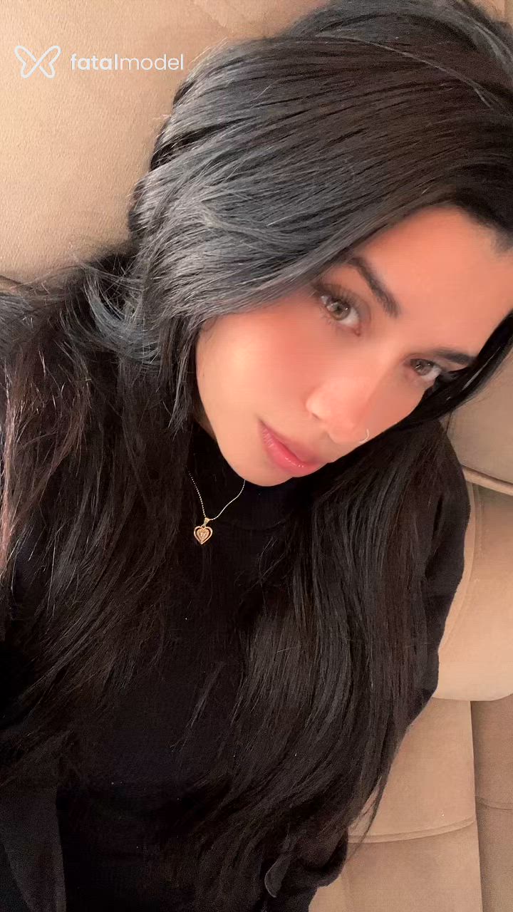 Acompanhante mulher morena (o) de olhos mel - Bia