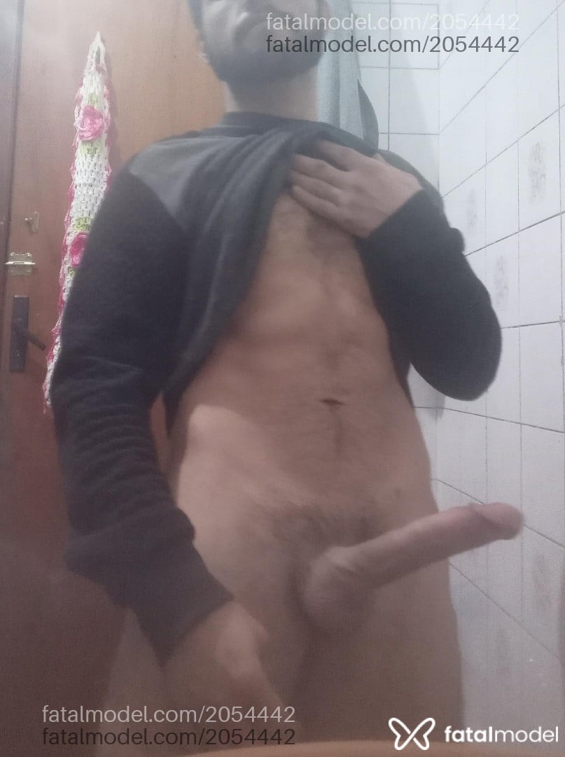 Acompanhante homem com cabelo castanho de olhos castanhos - Dotdo