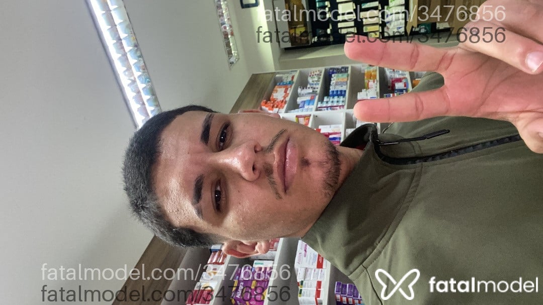 Acompanhante homem morena (o) de olhos castanhos - Zeusalfa Acompanhante homem morena (o) de olhos castanhos - Zeusalfa