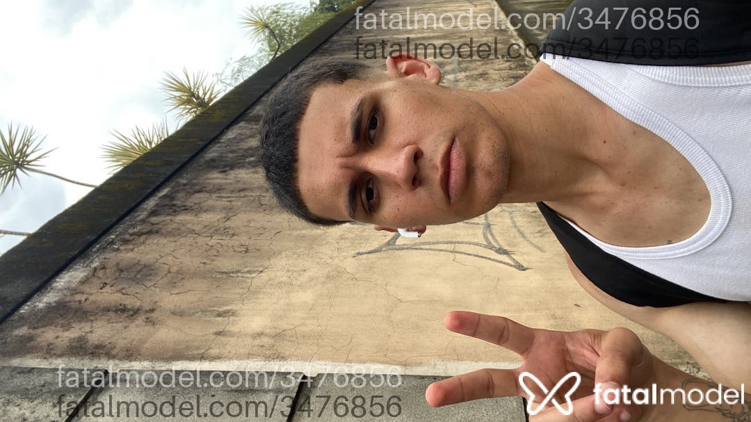 Acompanhante homem morena (o) de olhos castanhos - João Pedro