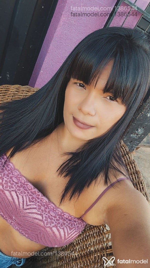 Acompanhante mulher trans morena (o) de olhos pretos - Japonêsa