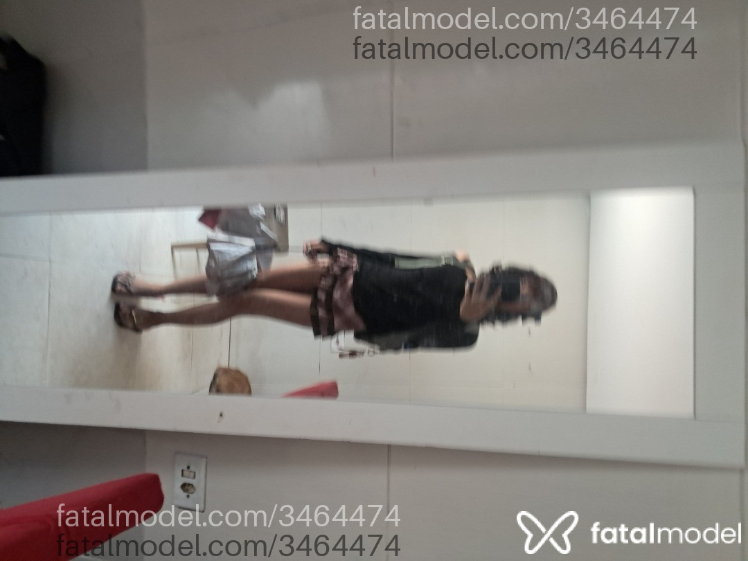 Acompanhante mulher trans com cabelo colorido de olhos castanhos - Lily Sofia