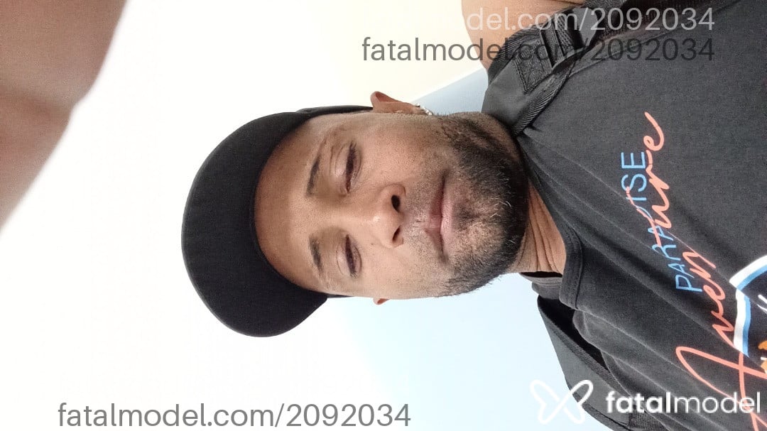 Acompanhante homem morena (o) de olhos castanhos - Roberto José