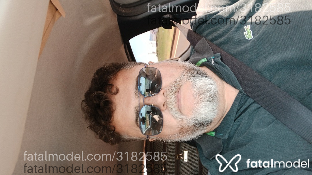 Acompanhante homem morena (o) de olhos castanhos - Fofo Mistério