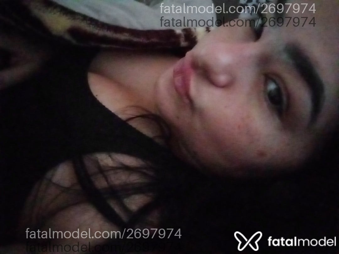 Acompanhante mulher morena (o) de olhos castanhos - Daphne