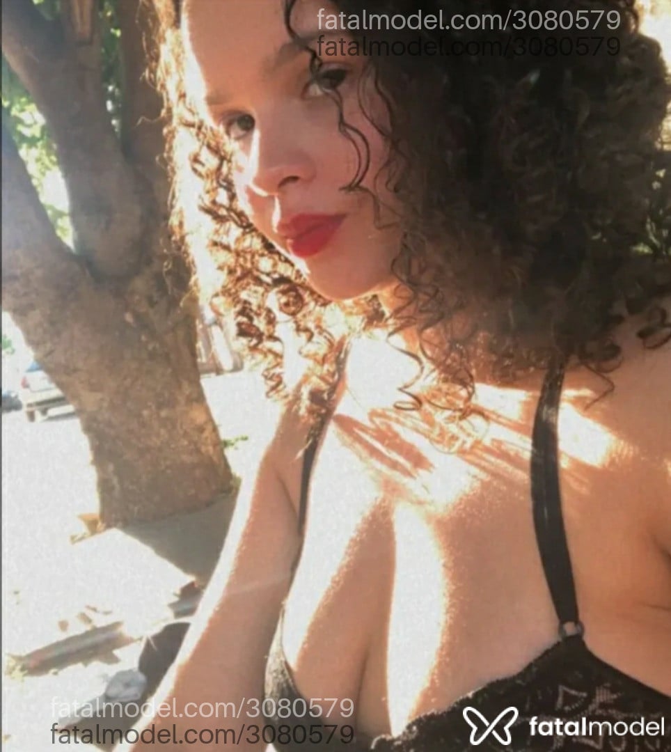 Acompanhante mulher com cabelo castanho de olhos castanhos - Beatriz