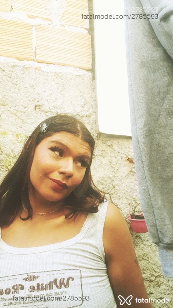 Acompanhante mulher trans morena (o) de olhos castanhos - Bia Mirella