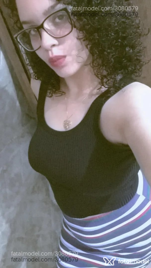 Acompanhante mulher com cabelo castanho de olhos castanhos - Beatriz