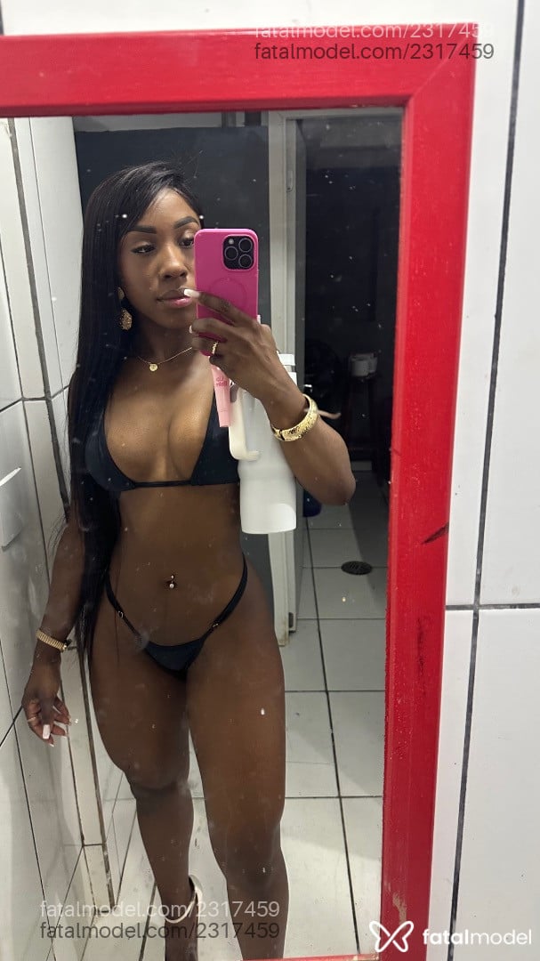 Acompanhante mulher com cabelo castanho de olhos pretos - Pretarara