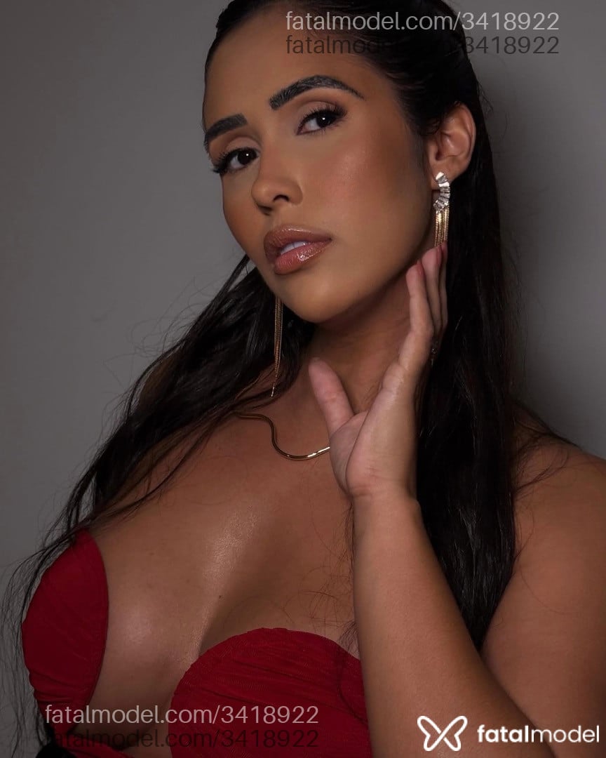Acompanhante mulher com cabelo castanho de olhos castanhos - Rafaela