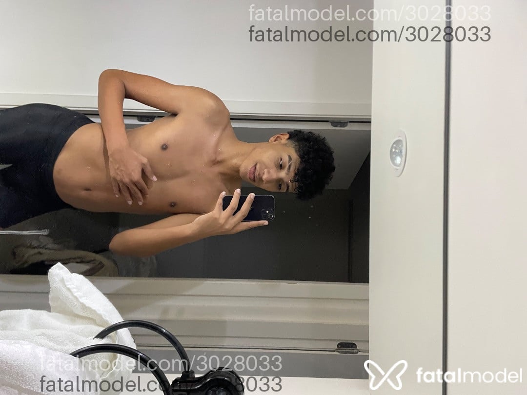 Acompanhante homem com cabelo castanho de olhos castanhos - Danny Blogs