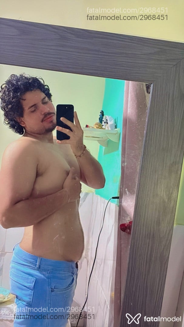 Acompanhante homem com cabelo castanho de olhos mel - Cristian