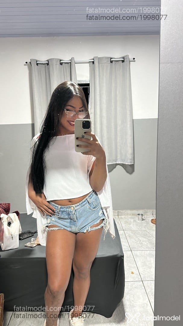 Acompanhante mulher trans morena (o) de olhos castanhos - Luísa Bellíni