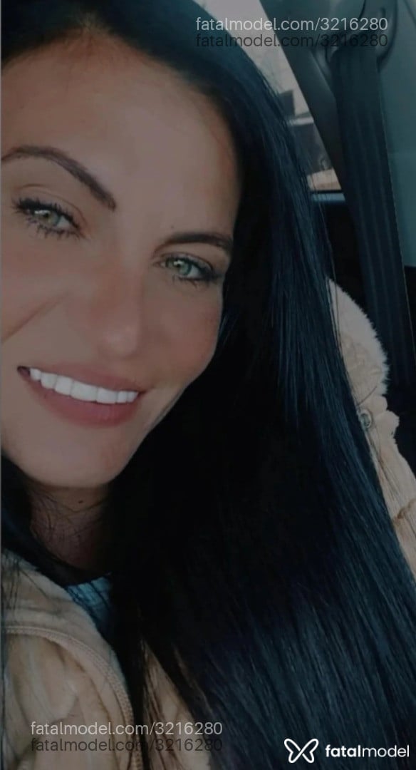 Acompanhante mulher com cabelo castanho de olhos verdes - Isadora