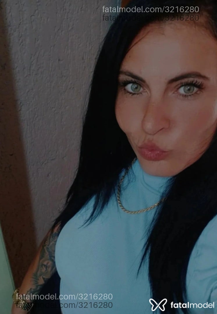 Acompanhante mulher com cabelo castanho de olhos verdes - Isadora