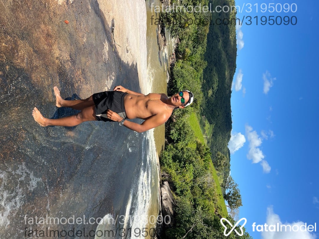Acompanhante homem morena (o) de olhos pretos - Jhon Lucas Acompanhante homem morena (o) de olhos pretos - Jhon Lucas